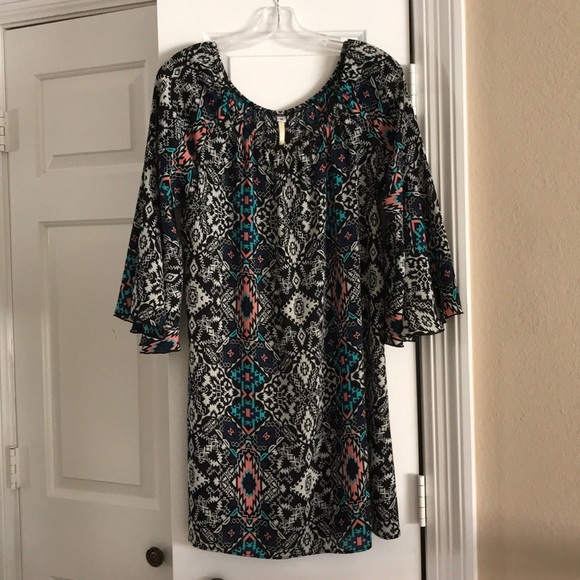 Boutique Bell Sleeve Off-shoulder Geometric Dress - Picture 1 of 4